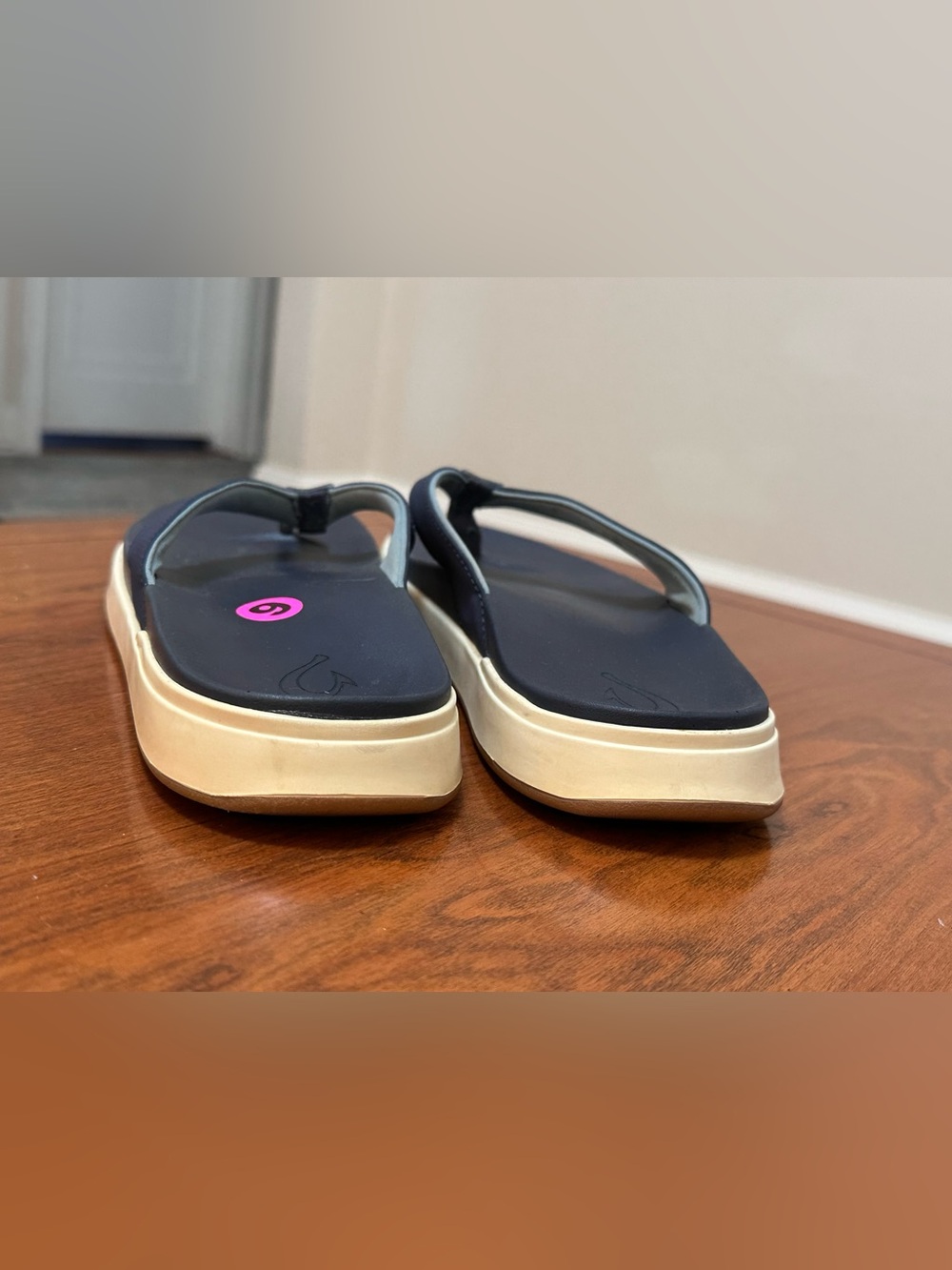 OluKai Ulele Flip Flops Men’s Size 9 Navy Water Resistant Arch Support Sandals - Picture 3 of 5